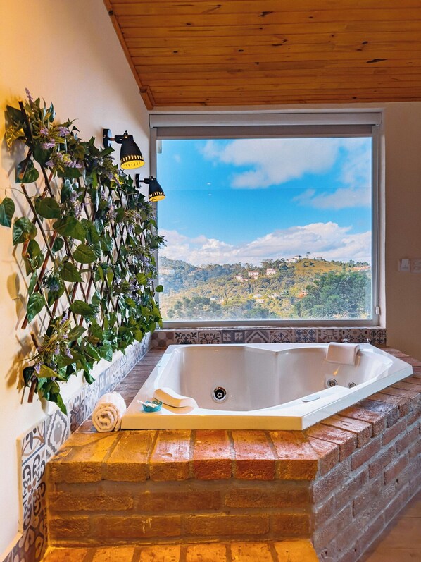 Double Room, 1 King Bed, Jetted Tub | Minibar, in-room safe, blackout curtains, free WiFi - Pousada Ville Le Mont (Campos do Jordão)