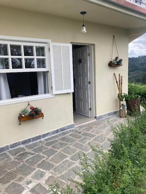 Double Room, 1 King Bed, Jetted Tub | Hypo-allergenic bedding, pillow-top beds, minibar, in-room safe - Pousada Ville Le Mont (Campos do Jordão)