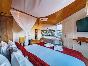 Double Room, 1 King Bed, Jetted Tub | Minibar, in-room safe, blackout curtains, free WiFi - Pousada Ville Le Mont (Campos do Jordão)