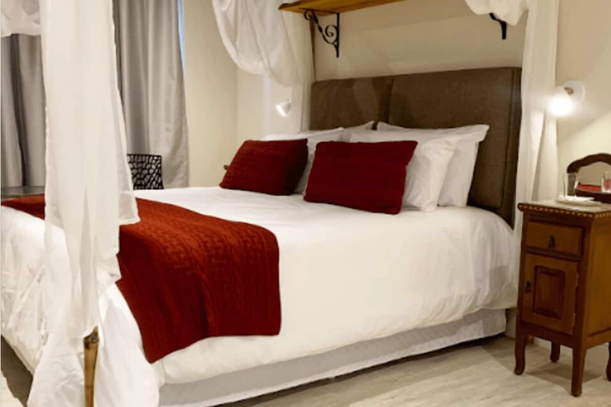 Quarto Premium com vista | Hypo-allergenic bedding available, pillowtop beds, minibar, in-room safe