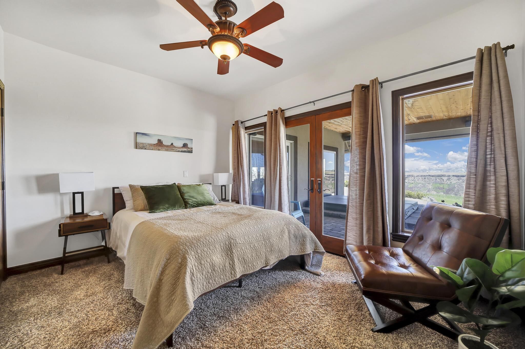 6 bedrooms, iron/ironing board, bed sheets