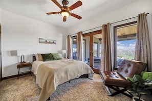 6 bedrooms, iron/ironing board, bed sheets - Canyon Rim Retreat (Filer)