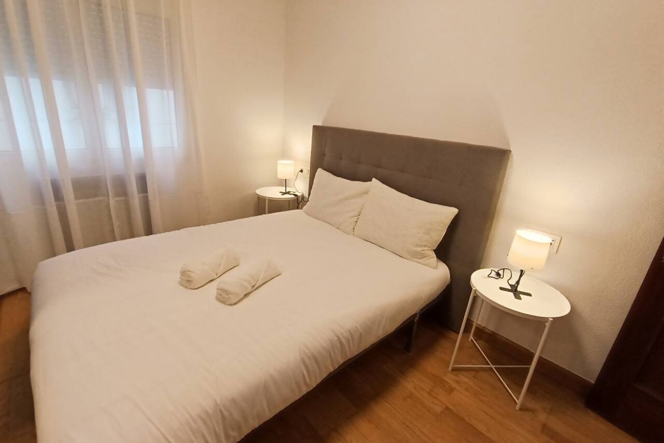 3 slaapkamers, een strijkplank/strijkijzer, gratis wifi, beddengoed