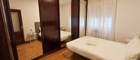 3 habitaciones, tabla de planchar con plancha y wifi gratis