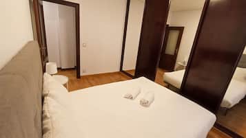 3 dormitorios, tabla de planchar con plancha, wifi gratis y ropa de cama