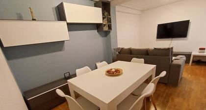 Tito Oviedo 621A Apartment by R2R Consulting