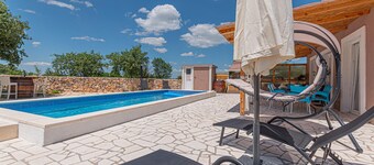 Nice home in Kaocine - Miljevci