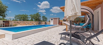 Nice home in Kaocine - Miljevci