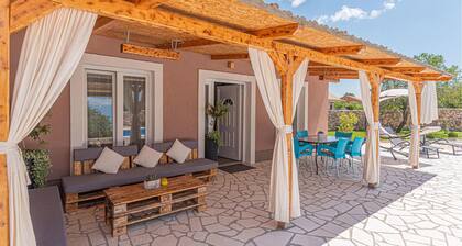 Nice home in Kaocine - Miljevci