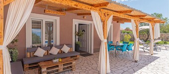 Nice home in Kaocine - Miljevci