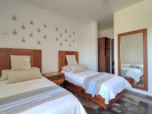 3 chambres, fer et planche Ă repasser, Wi-Fi, draps fournis