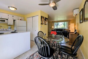 Interior - Country View Cottage #2: Unwined (Carlton)