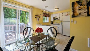 A kitchen with a dining area, a ceiling fan, and a painting on the wall. - Country View Cottage #2: Unwined (Carlton)