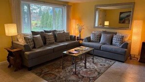 A living room with two sofas, a coffee table, and a rug. - Country View Cottage #2: Unwined (Carlton)