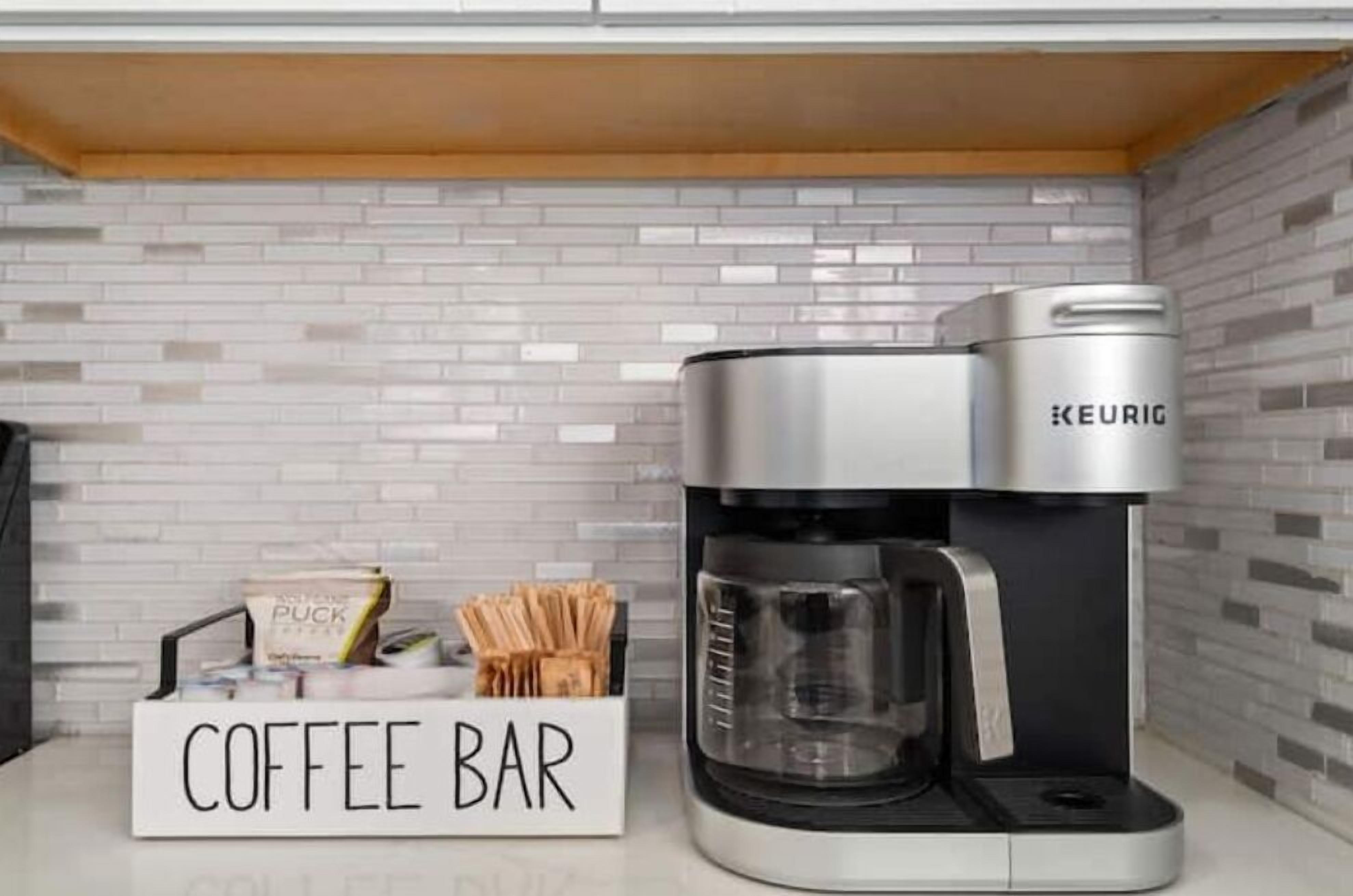 Stylish, 3 bed 2 bath townhome in Centennial! 24 minutes to Red Rocks!