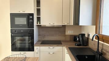 Frigorifero, forno, pentole/stoviglie/utensili