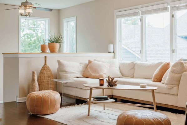 TV, fireplace, books, stereo