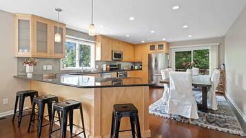 KylskÄp, mikrovÄgsugn, ugn och spishÀll