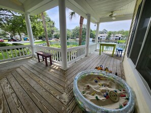 Terrace/patio - E10 Beautifully decorated 2BR, 2 BA island condo (St. Simons Island)