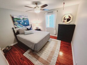 2 habitaciones, tabla de planchar con plancha, wifi y ropa de cama