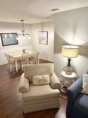 TV - S3, comfy, close to pickleball (St. Simons Island)