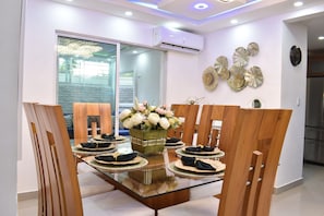 Dining - Luxury apartment with private hot tub Jacuzzi/3bed/2bath/pool/AC (Santiago De Los Caballeros)