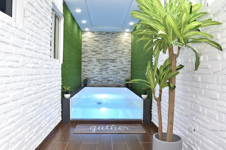 Spa. Luxury apartment with private hot tub Jacuzzi/3bed/2bath/pool/AC