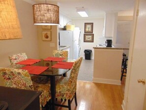 Dining - W2 Ocean Walk Resort upstairs 2 bed king and two twins next to back pool (Saint Simons Island)