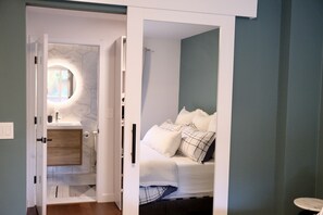 3 bedrooms, desk, free WiFi, bed sheets