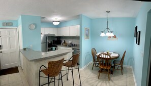 Fridge, microwave, oven, stovetop - T11 Downstairs, King Bed Ocean Walk Resort (St. Simons Island)