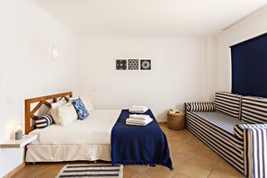 مكتب وواي فاي مجانًا وملاءات أسرّة