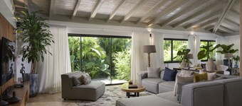 Spectacular new villa 2 minutes walking distance to Minitas Beach 