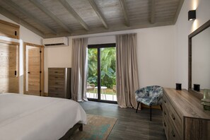 5 bedrooms, desk, iron/ironing board, free WiFi