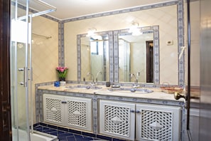 Bathtub, hair dryer, towels