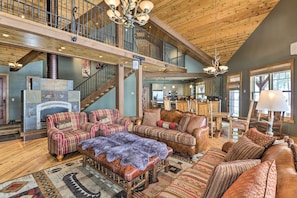 TV, fireplace - Beautiful Eureka Cabin Rental on Golf Resort! (Eureka)