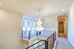 Interior - Soccer Lovers Welcome: Seattle Area Home w/ Views (Federal Way)