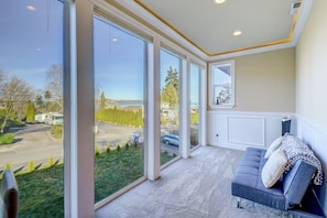 Interior - Soccer Lovers Welcome: Seattle Area Home w/ Views (Federal Way)