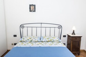 2 bedrooms, bed sheets - S300 - Sirolo, three-room apartment near the center with sea view (Sirolo)