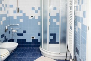 Doccia, bidet, asciugamani