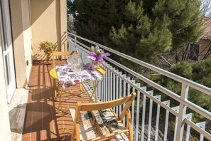 Outdoor dining - S300 - Sirolo, three-room apartment near the center with sea view (Sirolo)