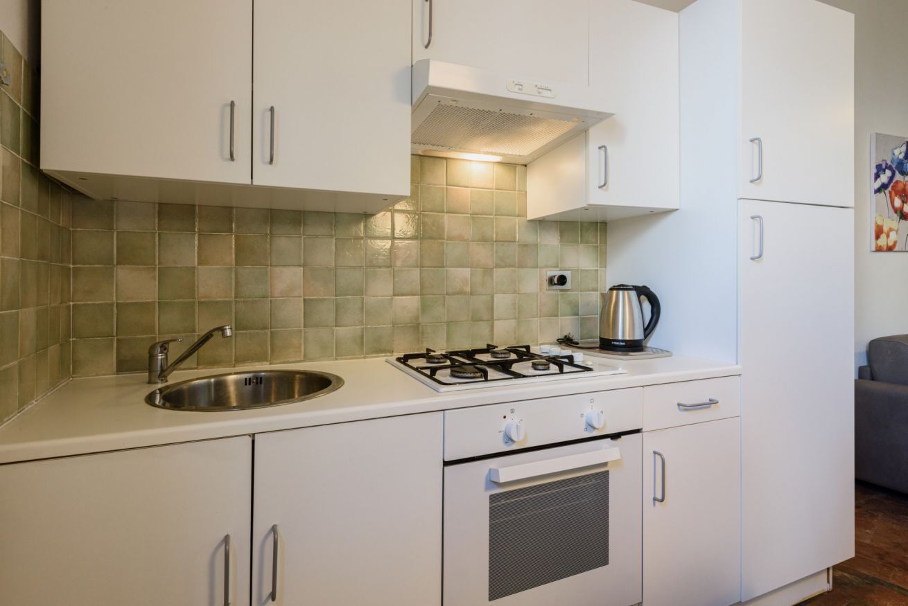 Réfrigérateur, four, plaque de cuisson, grille-pain