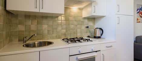 冰箱、烤箱、炉灶、厨具/餐具