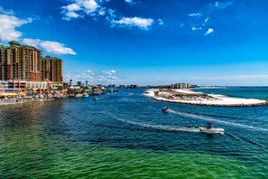 On the beach - Sandpiper Cove Unit 1146 (Destin)