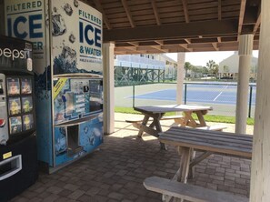 Outdoor dining - Sandpiper Cove Unit 1146 (Destin)
