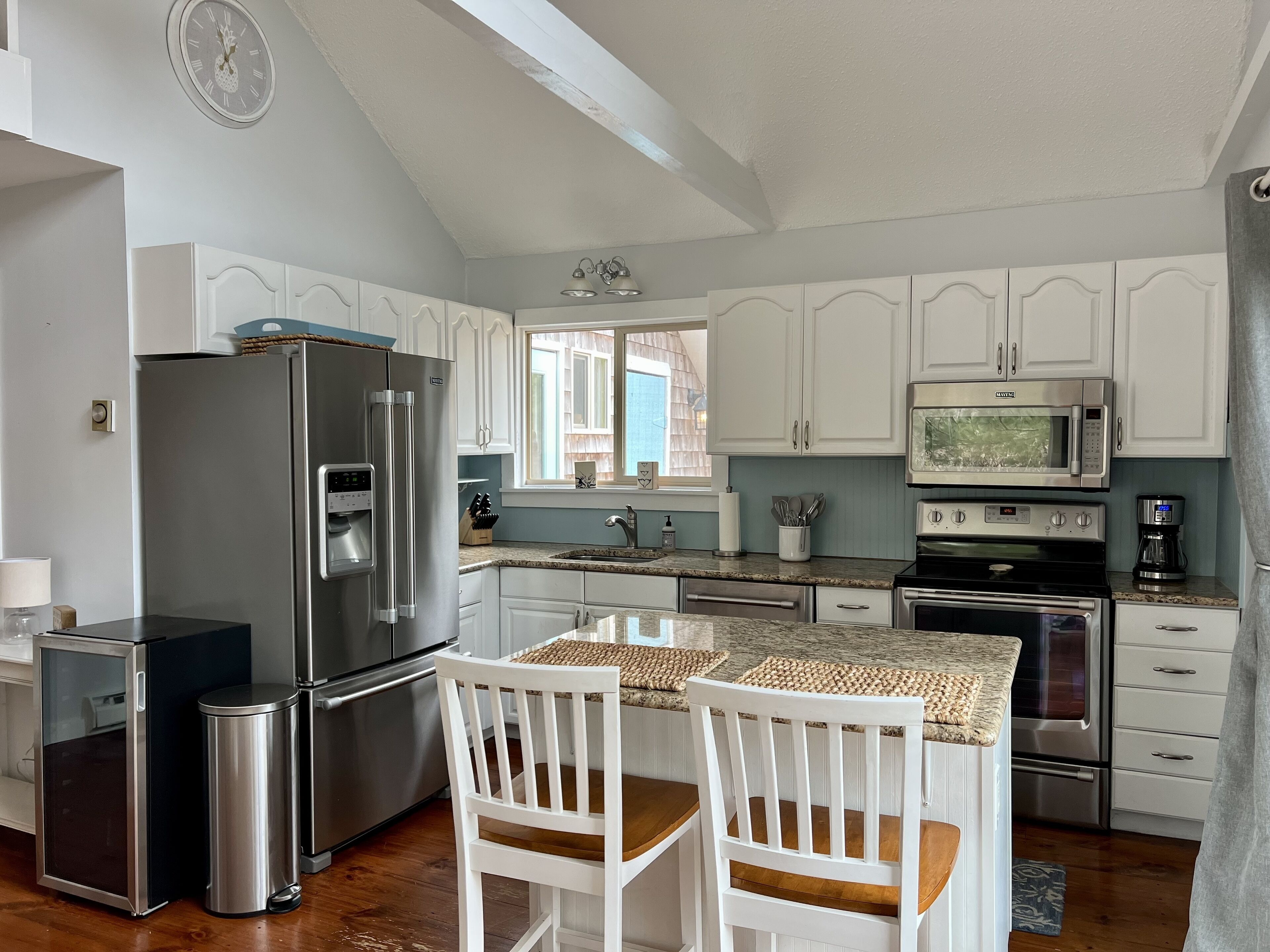 Modern Edgartown home central to MV town centers and beaches!