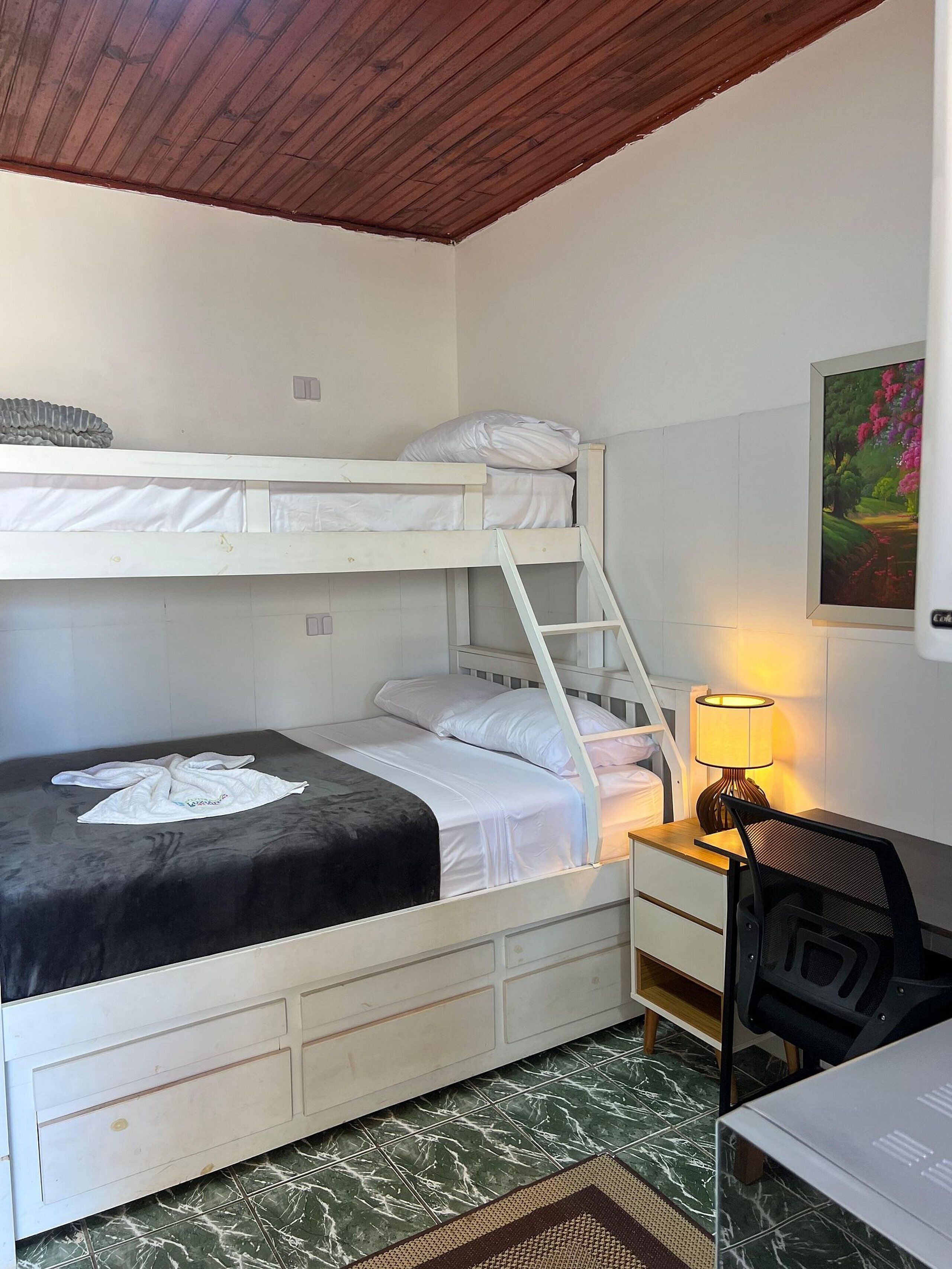 Suite | Premium bedding, free WiFi, bed sheets