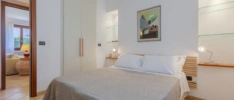 2 bedrooms, iron/ironing board