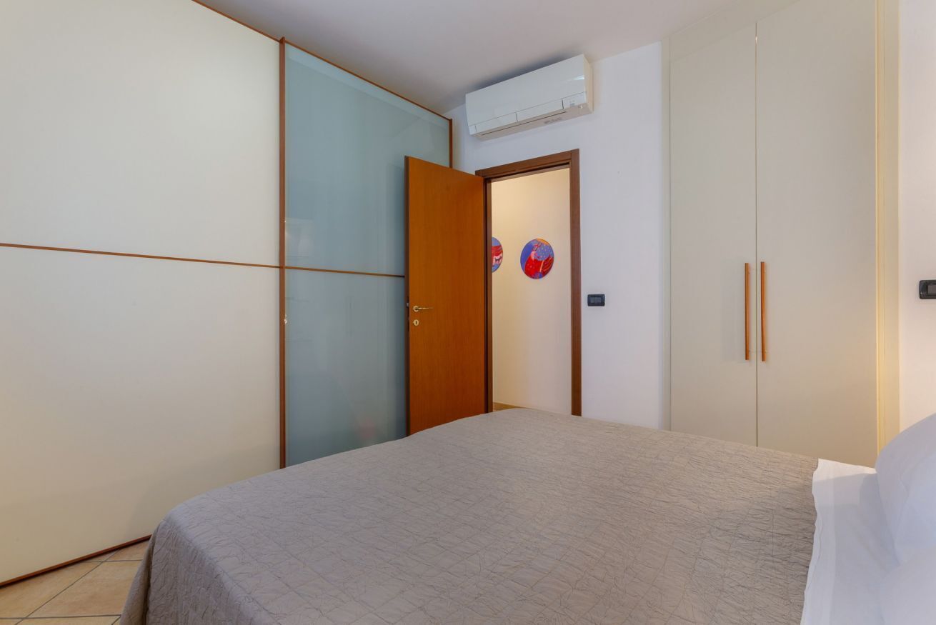 2 Schlafzimmer, Bügeleisen/Bügelbrett