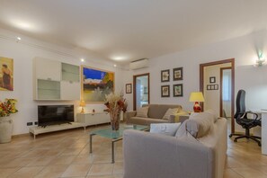 Télévision à écran plat