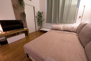 1 slaapkamer, een strijkplank/strijkijzer, internet